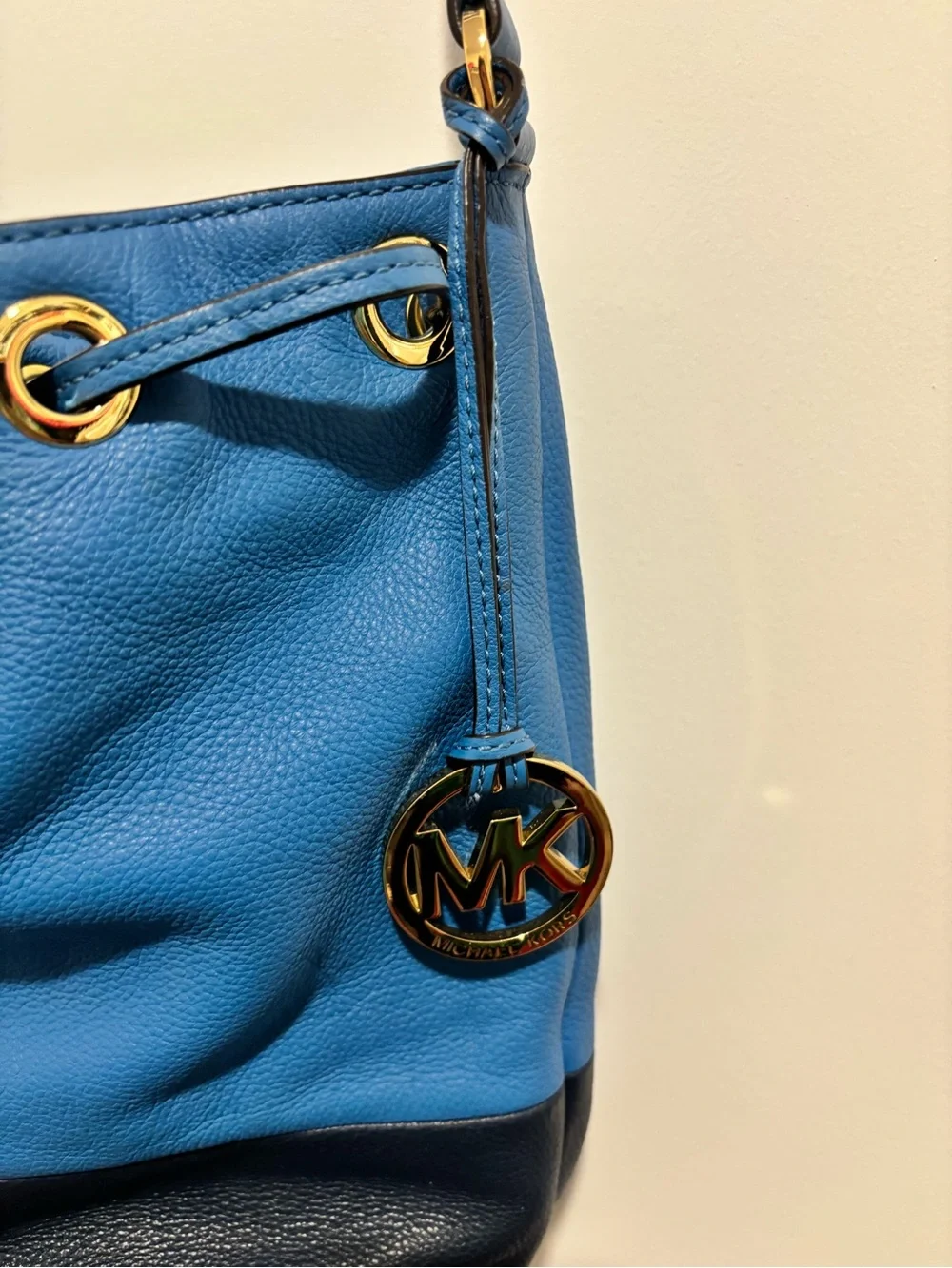 💕Michael Kors Blue Leather Drawstring Shoulder Bag💕